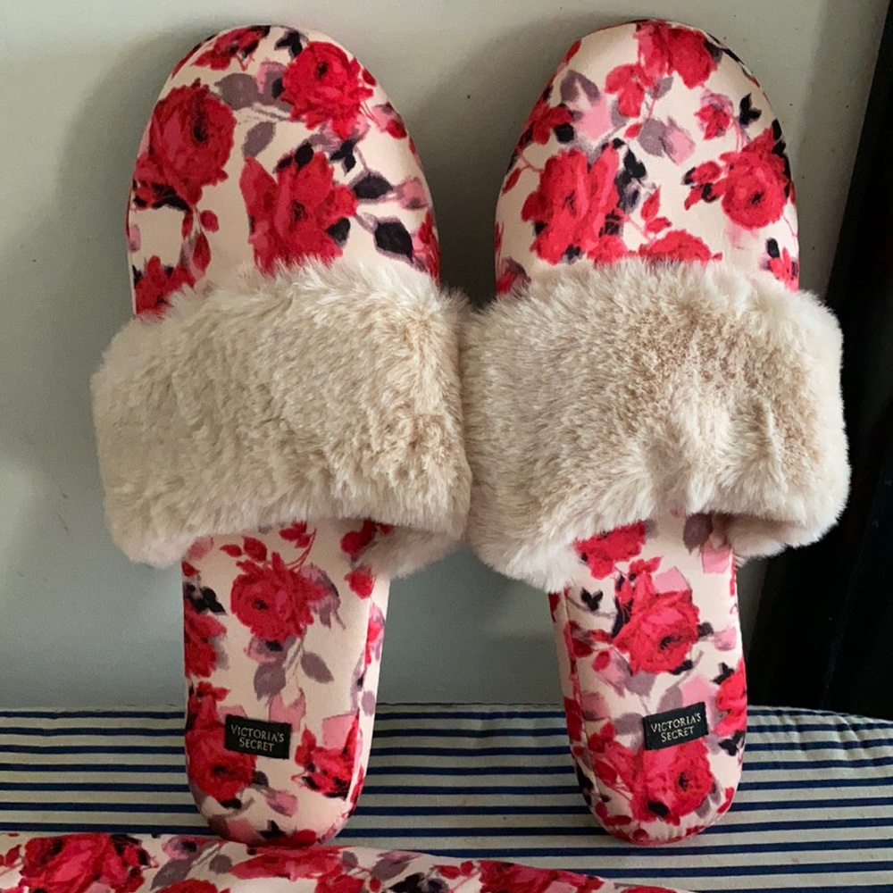 Floral slippers